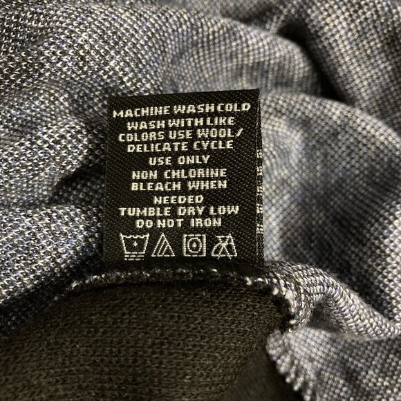 North Pole Men's Pullover Sweater, Size Large, V-Neck, Blue & Black Pattern NEW - Picture 8 of 8